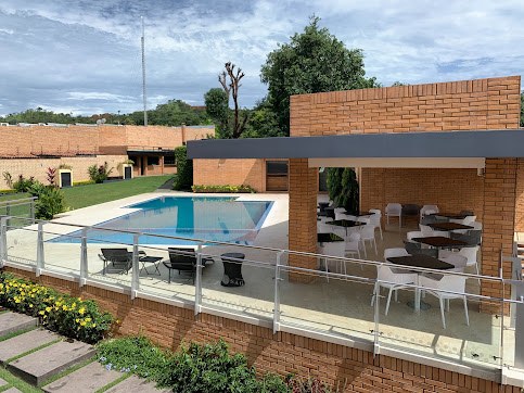 Hotel Princesa Suites — terraza y piscina
